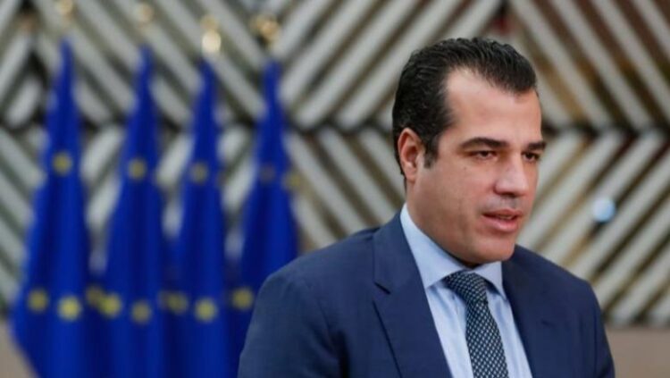 Greqia miraton ligjin e ri për emigracionin, zhbllokohen 90 mijë leje qëndrimi