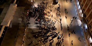 Berisha në protestë para një grushti mbështetësish: Më 24 janar bota do të mësojë fuqinë tonë