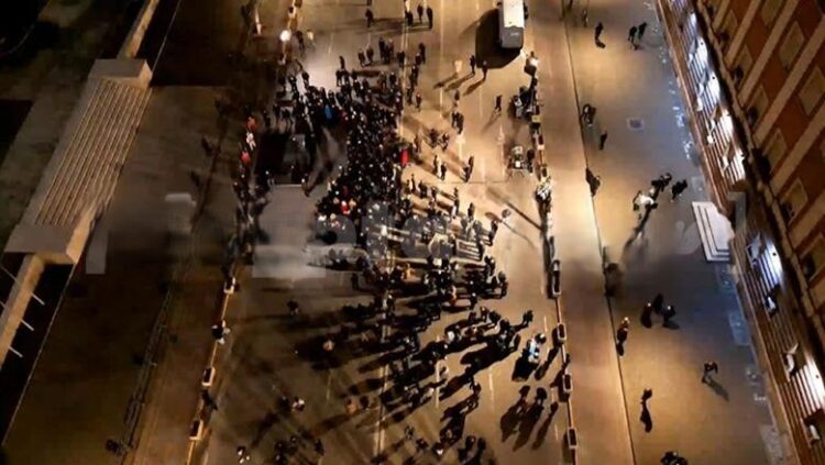 Berisha në protestë para një grushti mbështetësish: Më 24 janar bota do të mësojë fuqinë tonë