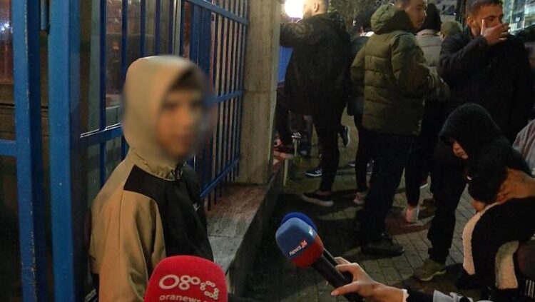 Protesta, dëshmia e 14-vjeçarit pas daljes nga komisariati: Isha në xhami…