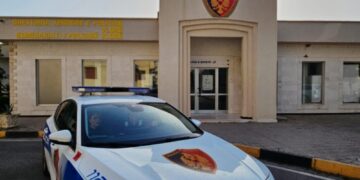 Vlorë/ Nëna denoncon djalin për dhunë në familje, i riu akuzohet për vjedhjen e sendeve me vlerë dhe motorit të babait