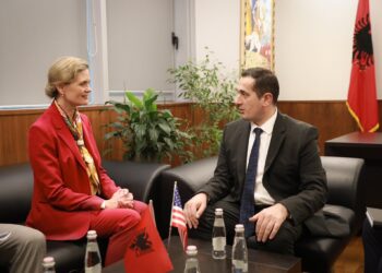 “Do përballemi…”, e Ngarkuara me Punë e SHBA në Tiranë u sjell mesazhin e Trump krerëve të SPAK dhe BKH: Luftë korrupsionit dhe karteleve