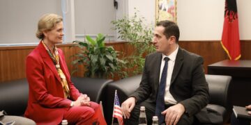 “Do përballemi…”, e Ngarkuara me Punë e SHBA në Tiranë u sjell mesazhin e Trump krerëve të SPAK dhe BKH: Luftë korrupsionit dhe karteleve