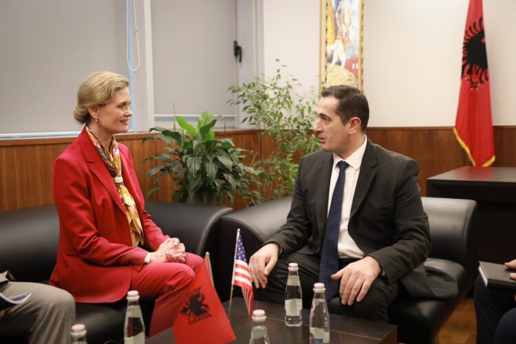 “Do përballemi…”, e Ngarkuara me Punë e SHBA në Tiranë u sjell mesazhin e Trump krerëve të SPAK dhe BKH: Luftë korrupsionit dhe karteleve