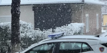 Situatë e vështirë në qarkun Korçë, 600 familje pa energji dhe vështirësi në akset rrugore