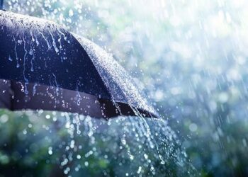 Parashikohen vranësira deri pasdite dhe reshje shiu