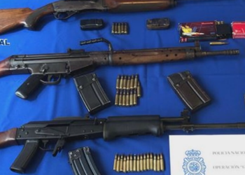 Po mbronin një ton hashash me pushkë, arrestohen dy shqiptarë në Spanjë