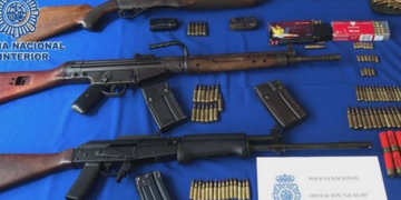 Po mbronin një ton hashash me pushkë, arrestohen dy shqiptarë në Spanjë