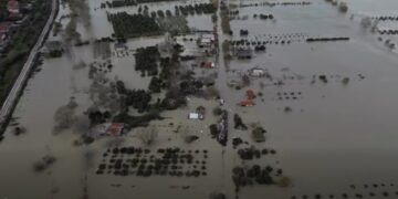 ‘Gati të mbështesim popullin shqiptar’, Delegacioni i BE-së reagon për përmbytjet në Shqipëri