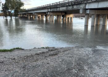 Alarm në Urën e Mifolit! Vjosa del nga shtrati, niveli mund të shkojë deri në 9 metra