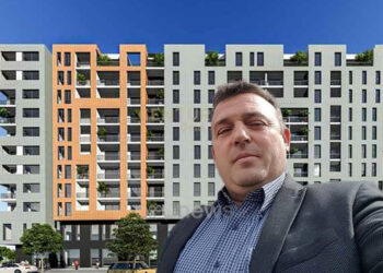 Video skandaloze! Ndërtuesi Andon Pango përleshet me dy gra, të cilat kanë blerë apartamentin por nuk e marrin në dorëzim