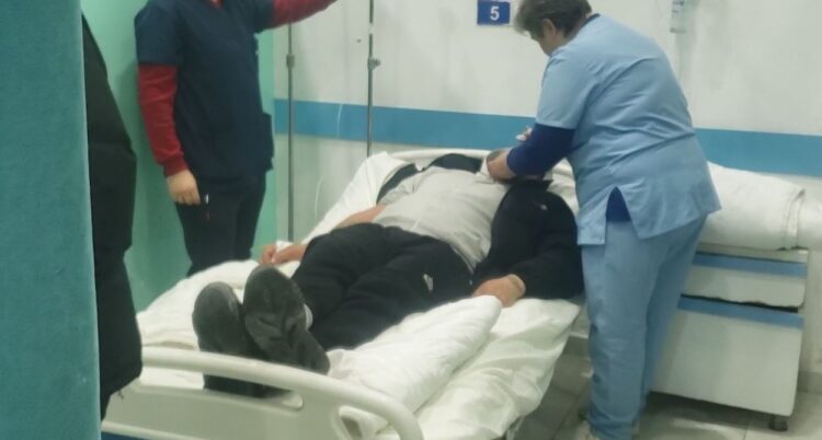 “Më goditën në furgon dhe në komisariat”/ 34-vjeçari nga Berati denoncon dhunë policore pas protestës