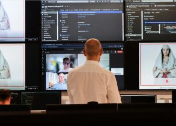 “New York Times”: Shqipëria krijon ‘Diellën’ për të frenuar korrupsionin, por krijuesit e saj akuzohen për afera me tenderat