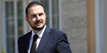 “Peleshi emëron edhe pastrueset në Korçë”, Salianji: PD nuk e përmend se u fut shokët në punë