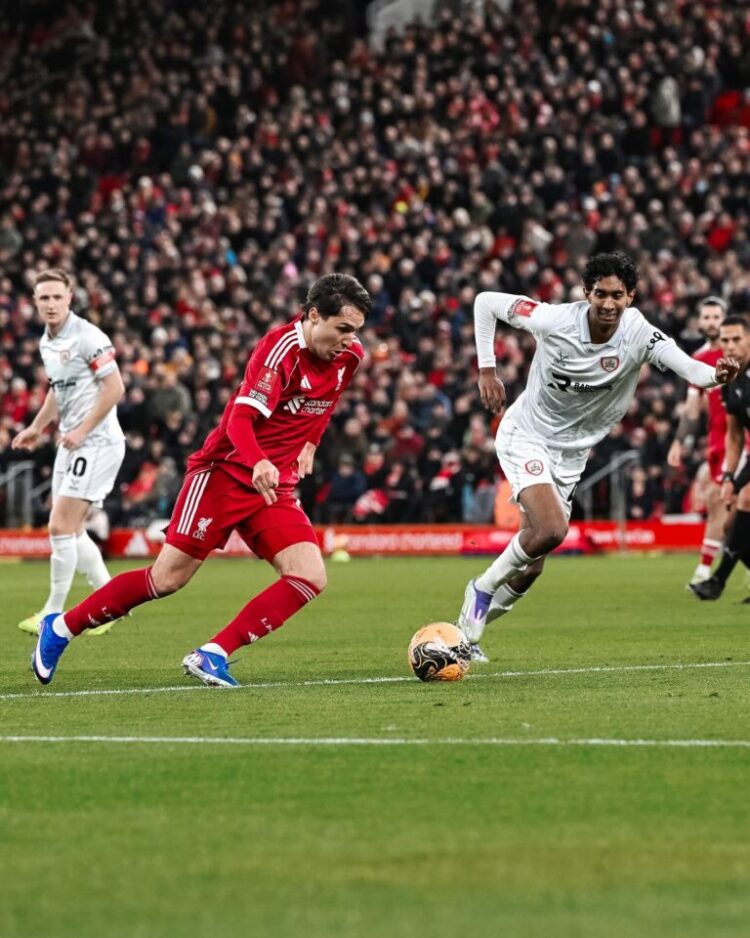 Liverpool e kthen në stërvitore me Barnsley-n, fazën tjetër takohet me Bighton (VIDEO)
