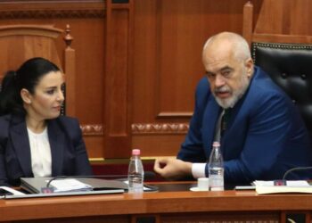 Rama bën mbledhje qeverie tek Pallati i Kongreseve, ja diskutimet që priten
