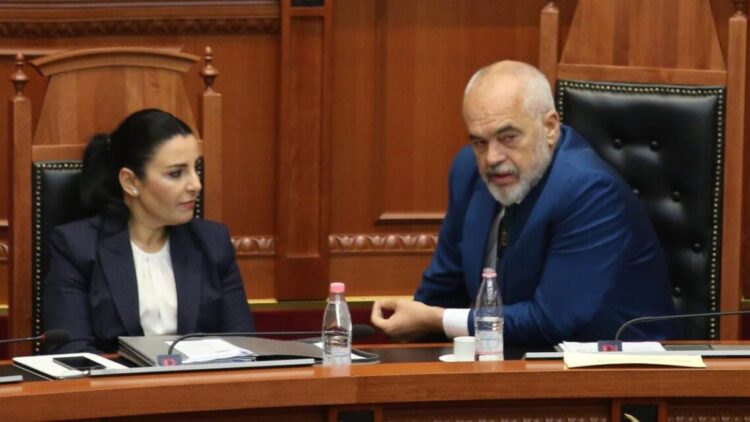 Rama bën mbledhje qeverie tek Pallati i Kongreseve, ja diskutimet që priten
