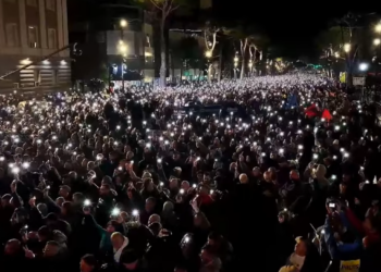 “Lukuni e verbër”, Rama ofendon protestuesit: Mercenarë të rekrutuar me lekë…ngjajnë si jashtëderdhja në rrugë