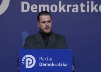 Nis takimi i Salianjit me demokratët në Lezhë, i riu i FRPD thumbon Berishën për “kryetarokracinë”