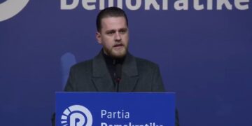 Nis takimi i Salianjit me demokratët në Lezhë, i riu i FRPD thumbon Berishën për “kryetarokracinë”