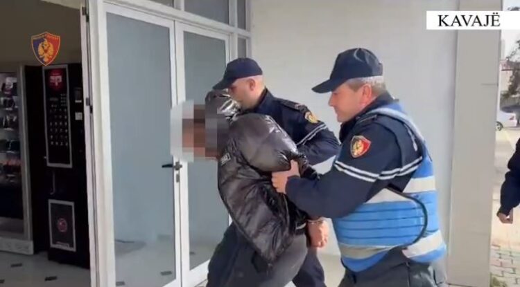 Qarkullonte i armatosur në automjet, arrestohet 39-vjeçari në Kavajë