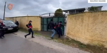Zbulohet ‘shtëpia e barit’ në Shkodër, prangoset një 35-vjeçar dhe ndalohen 4 punonjës të OSHEE (Emrat)