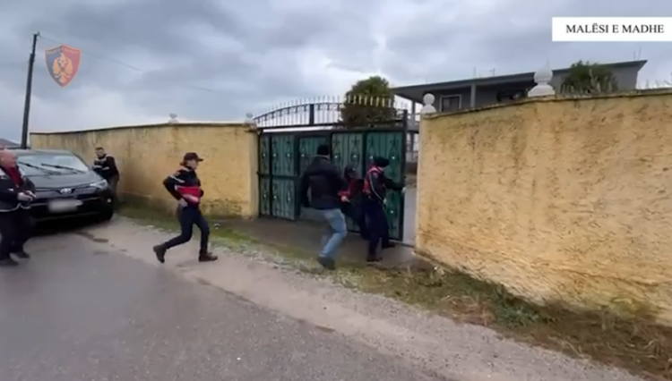 Zbulohet ‘shtëpia e barit’ në Shkodër, prangoset një 35-vjeçar dhe ndalohen 4 punonjës të OSHEE (Emrat)