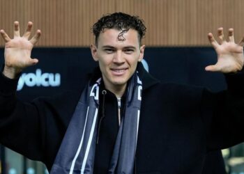 Kristjan Asllani mbërrin më në fund në Stamboll, Beshiktash publikon fotot