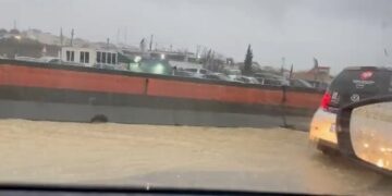 Përmbytet autostrada Tiranë-Durrës, devijohet kalimi i automjeteve