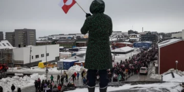 Groenlanda dhe tarifat e Trump, Starmer e Macron reagojnë ashpër