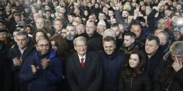 Berisha nga selia blu: Nuk do të ndalemi deri në rrëzimin e Ramës, tani as vrimën e miut nuk do ta gjesh më
