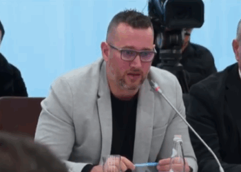 Binaj nga tryeza e PD-së: Mjaft u morëm me dallimet, tani ose biem dakord, ose heshtim