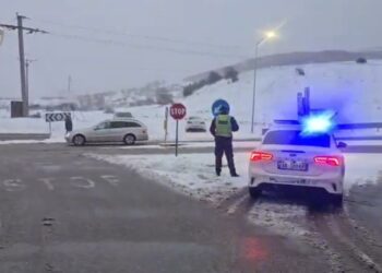 Dëbora zbardh Korçën, bllokohet qarkullimi i mjeteve të rënda në pikën kufitare të Qafë Thanës