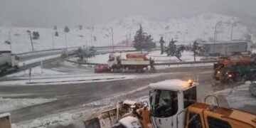 Rikthehen reshjet e dëborës! Zbardhet Korça e Pogradeci, Dardha pa energji elektrike