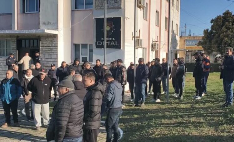 Banorët e Dimalit në protestë: Firma “Salillari” shkatërroi argjinaturat dhe kanalin, u përmbytëm 4 herë