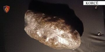 Shiste lëndë narkotike të ndarë në doza, pranga 50-vjeçarit në Korçë