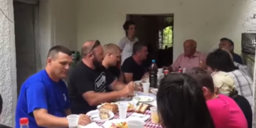 Njeriu që u betua se do të luftonte krimin, Altin Dumani shfaqet duke ngritur dolli me të dënuar penalë