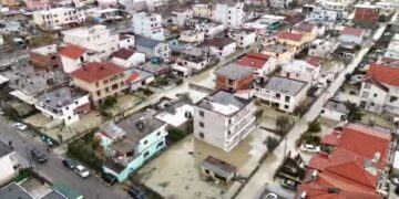 Bilanci i përmbytjes në Durrës/ 800 banesa të nën ujë, 180 banorë të evakuuar gjatë natës