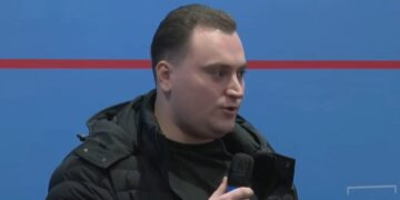 “Folës të dehur që na bëjnë të qeshim”, djali i Sokol Olldashit ia thotë në sy Berishës: Po na prishni imazhin