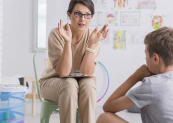 Raporti i KLSH: Një në katër shkolla pa shërbim psiko-social, mijëra nxënës jashtë mbështetjes