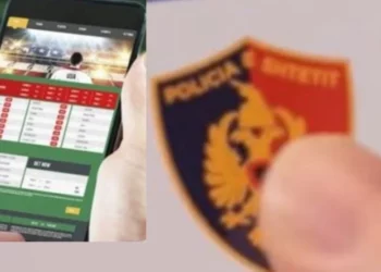 “200-shen time mbaje”, zbardhen mesazhet që ‘fundosën’ policët, vinin skedina dhe organizonin baste