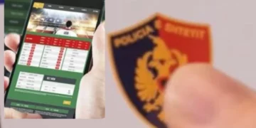 “200-shen time mbaje”, zbardhen mesazhet që ‘fundosën’ policët, vinin skedina dhe organizonin baste