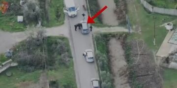 Mbi 17 kg drogë dhe arsenal armësh e municione, arrestohen babë e bir në Fier (Emrat)