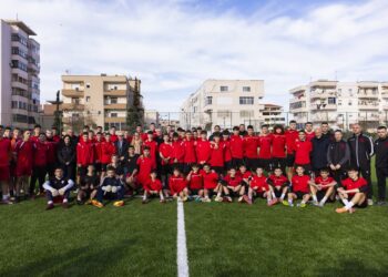 Inaugurohet një fushë në Durrës, Armand Duka: Ky projekt i shërben të ardhmes së fëmijëve në futboll