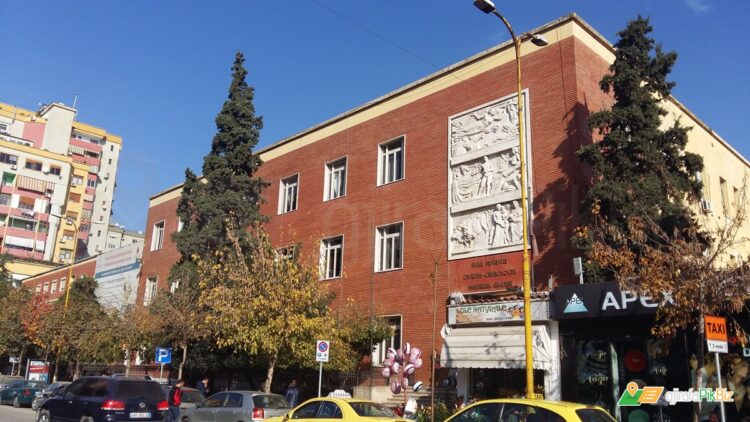 Skandal në maternitet/ Detaje nga sherri, ja pse u rrahën mjekët me njeri-tjetrin