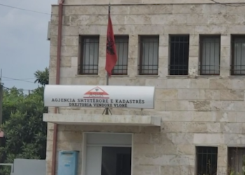 Zhvendosja e Kadastrës në Tiranë/ Presion ndaj punonjësve të Vlorës, nëndrejtori pezullohet nga puna