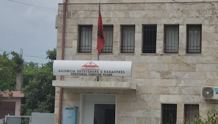 Zhvendosja e Kadastrës në Tiranë/ Presion ndaj punonjësve të Vlorës, nëndrejtori pezullohet nga puna
