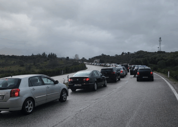 Kaos në Kakavijë, mbi 3 orë në doganë për të kaluar kufirin