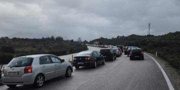 Kaos në Kakavijë, mbi 3 orë në doganë për të kaluar kufirin