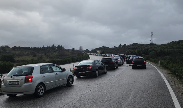 Kaos në Kakavijë, mbi 3 orë në doganë për të kaluar kufirin